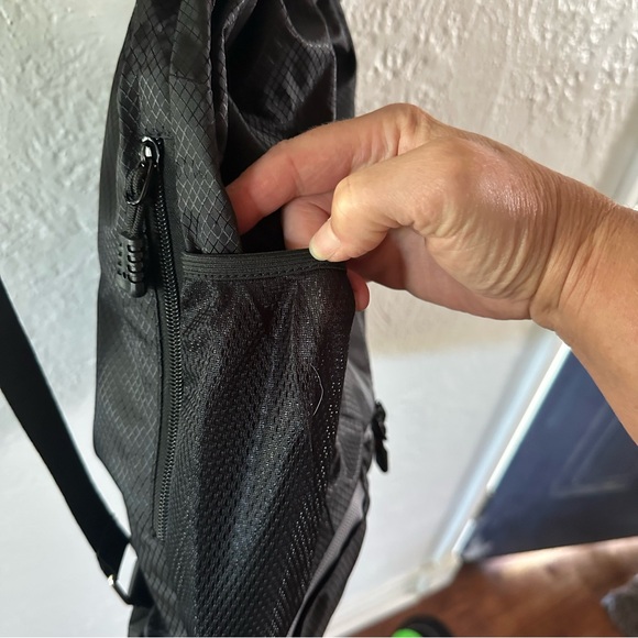 ⭐️Black Drawstring Backpack/Daypack⭐️ - Picture 4 of 6